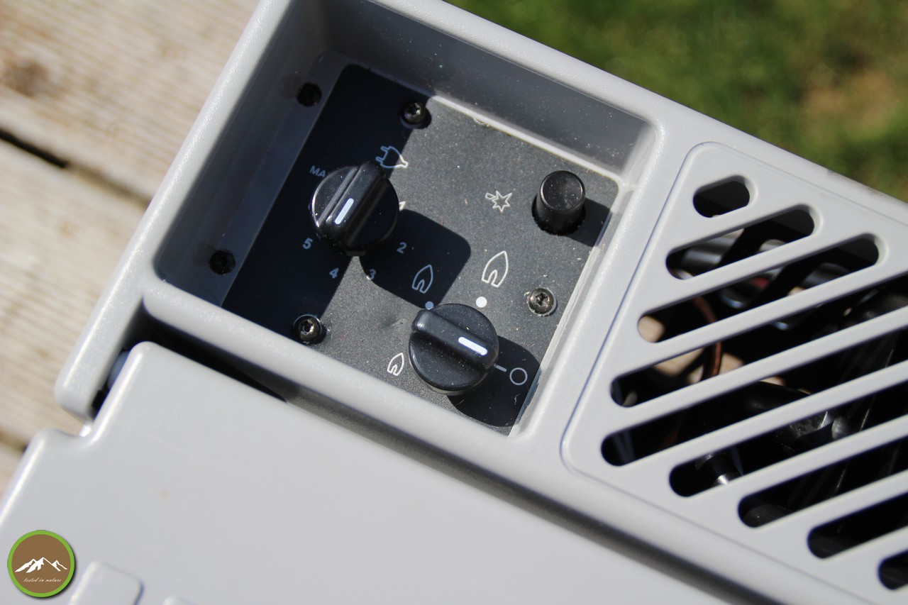 DOMETIC CombiCool RC 1205 GC - lautlose, elektrische Absorber-Kühlbox mit  Platz für Gaskartusche, 40 Liter, 12 V und 230 V für Auto, Lkw und  Steckdose, Silber : : Sport & Freizeit