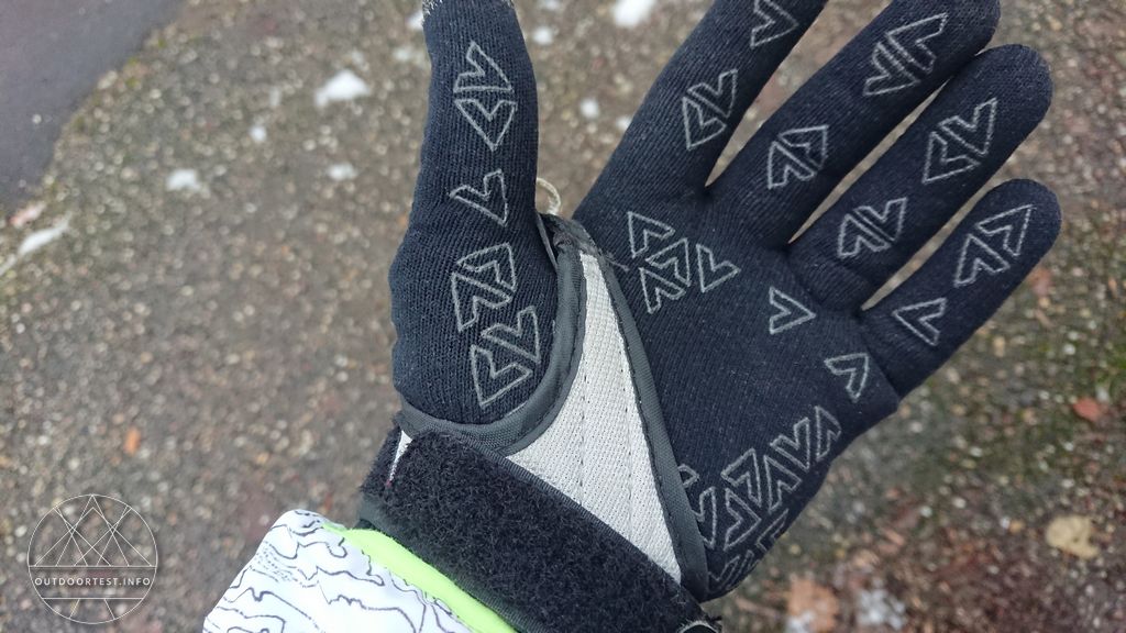 SealSkinz Ultra Grip Gloves