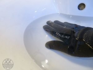 sealskinz-ultra-grip-handschuhe-06