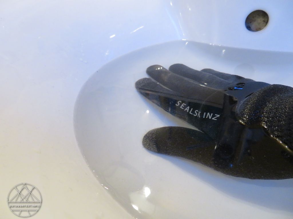 SealSkinz Ultra Grip Gloves