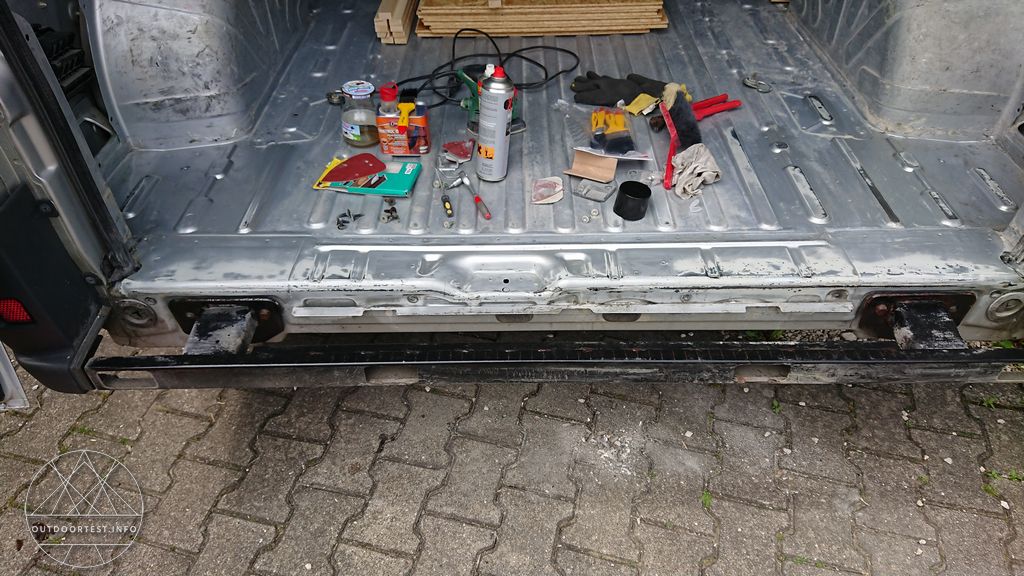 #1 Trennwand / Boden / Gurtbock