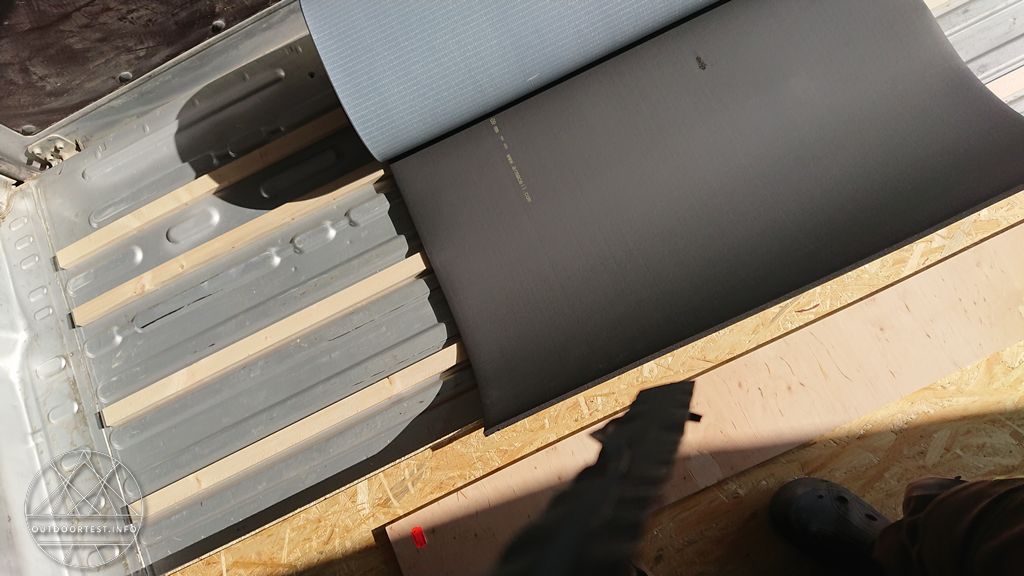 #1 Trennwand / Boden / Gurtbock