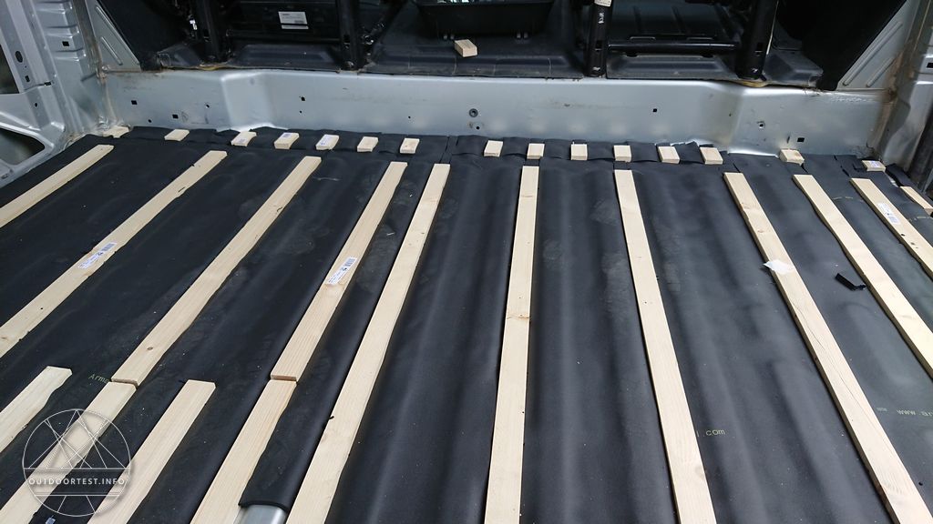 #1 Trennwand / Boden / Gurtbock