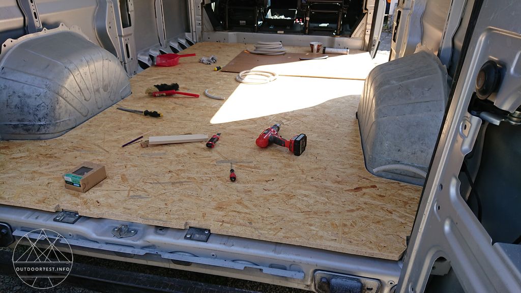 #1 Trennwand / Boden / Gurtbock