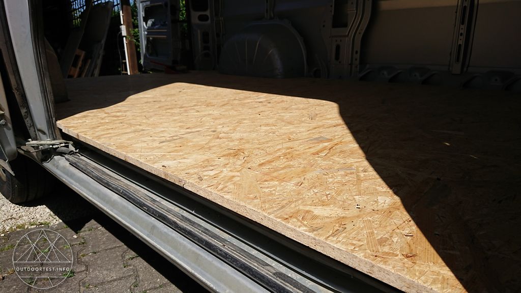 #1 Trennwand / Boden / Gurtbock