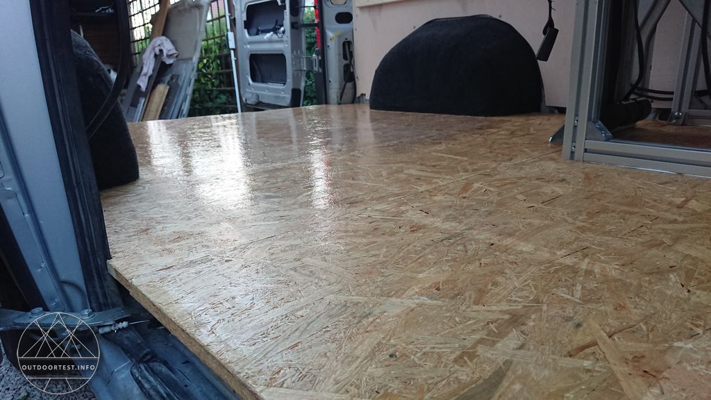 #1 Trennwand / Boden / Gurtbock