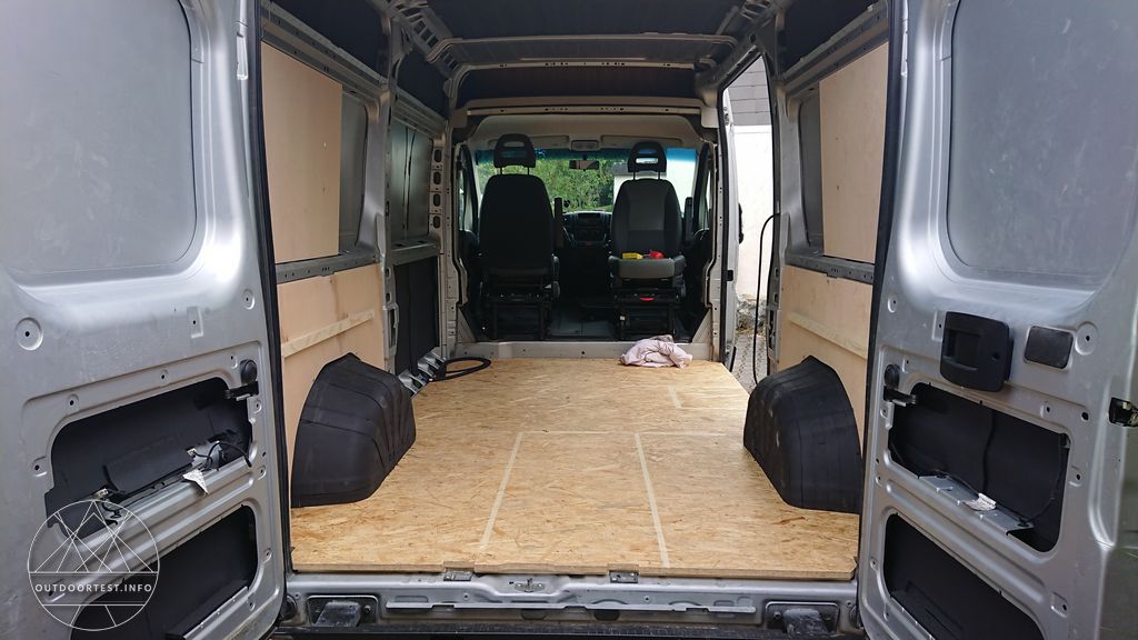 #1 Trennwand / Boden / Gurtbock