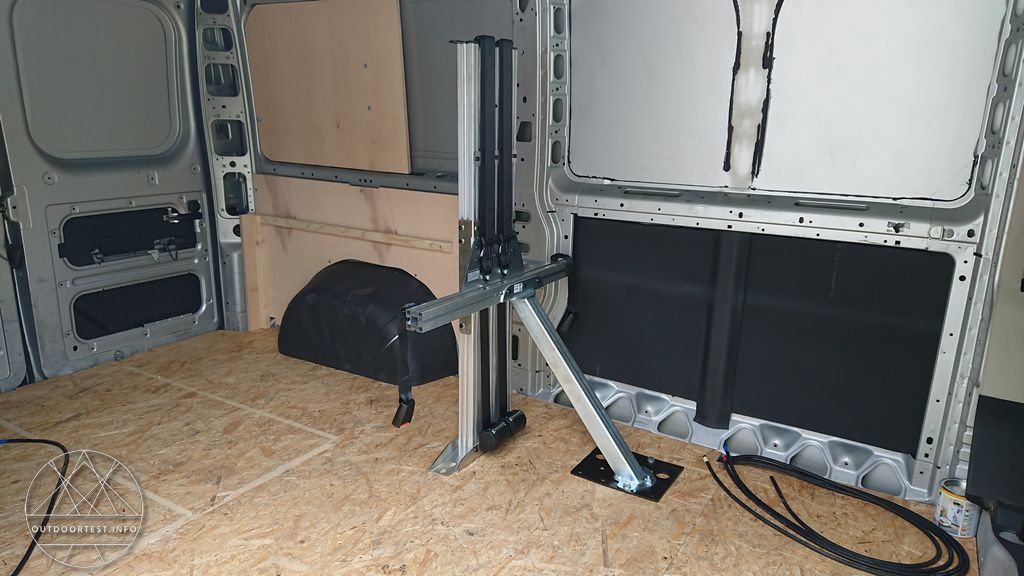 #1 Trennwand / Boden / Gurtbock