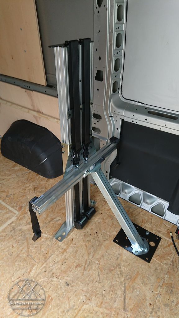 #1 Trennwand / Boden / Gurtbock