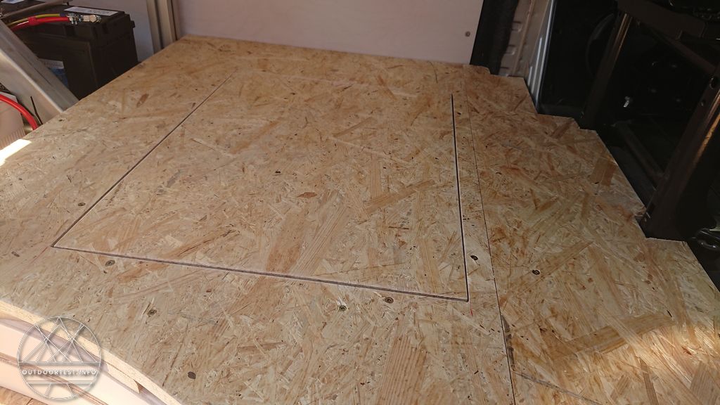 #1 Trennwand / Boden / Gurtbock