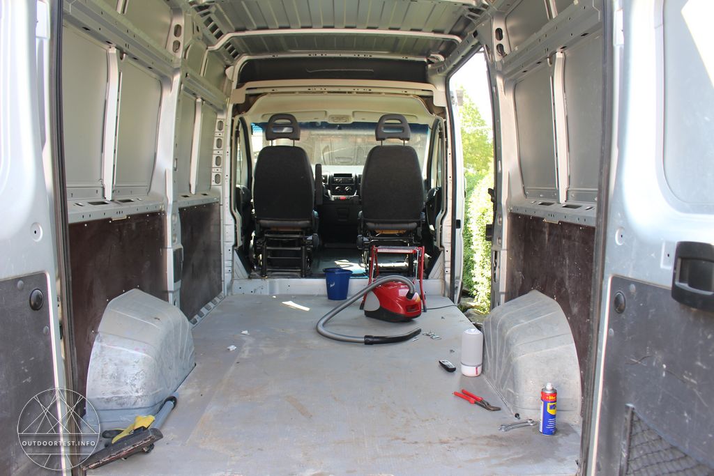 #1 Trennwand / Boden / Gurtbock