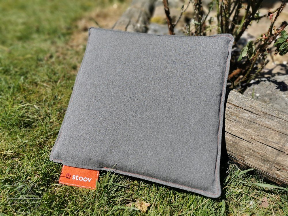 Stoov One Premium im Gras liegend