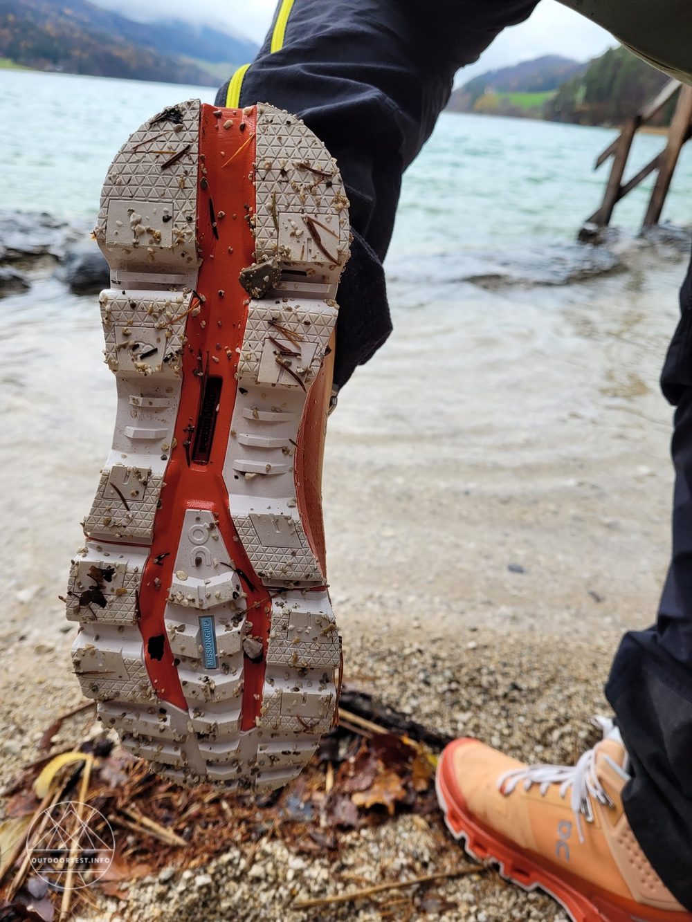 ON Cloudrock 2 Waterproof Wanderschuhe