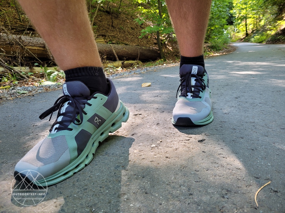 ON Running Cloudrunner Laufschuhe