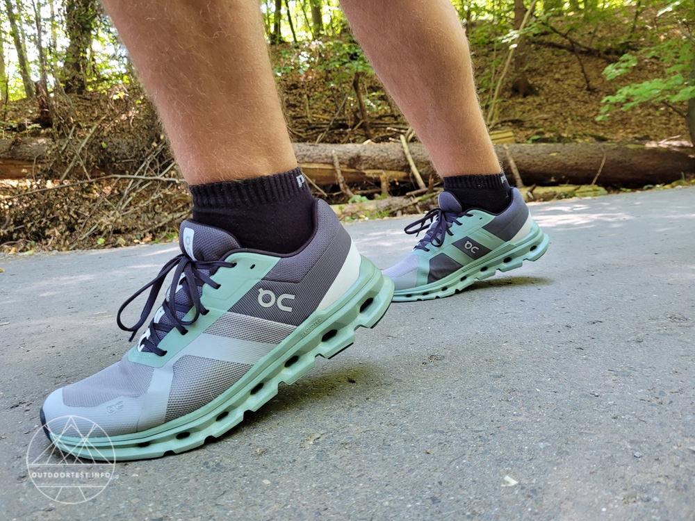 ON Running Cloudrunner Laufschuhe