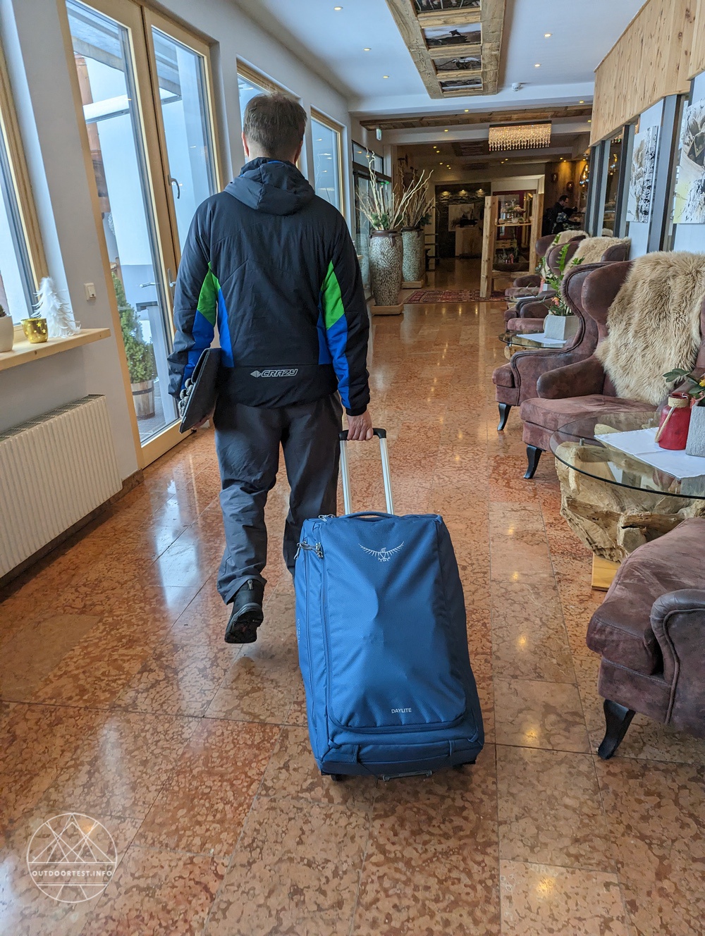 Osprey Daylite Wheeled Duffel 85