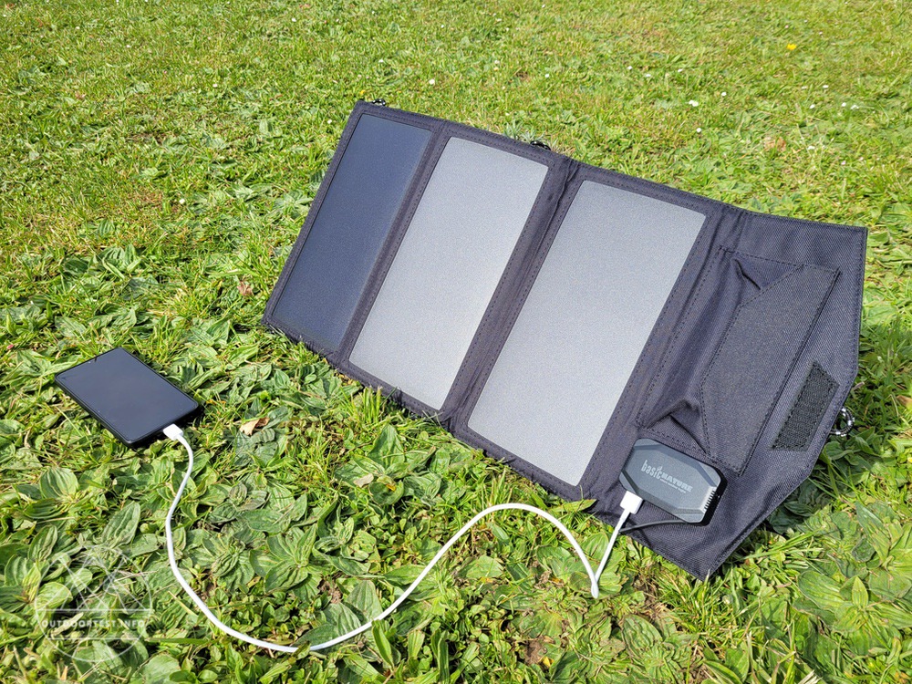 BasicNature Solar-Ladegerät 'Offroad' und Solar-Ladegerät 'Powerbank'