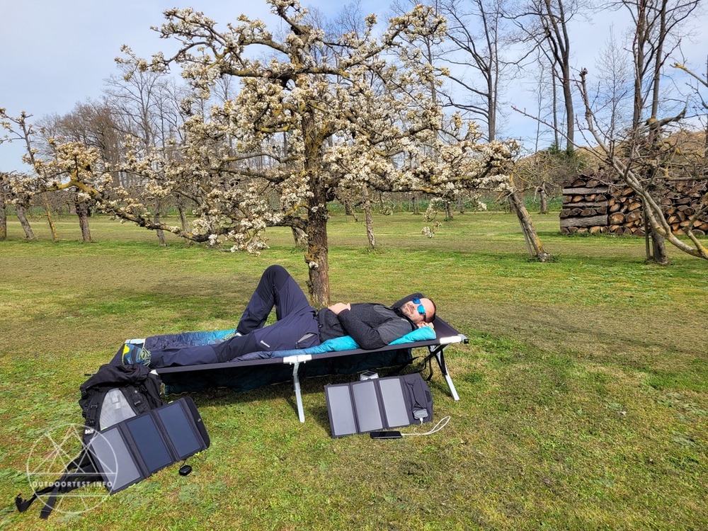 BasicNature Solar-Ladegerät 'Offroad' und Solar-Ladegerät 'Powerbank'
