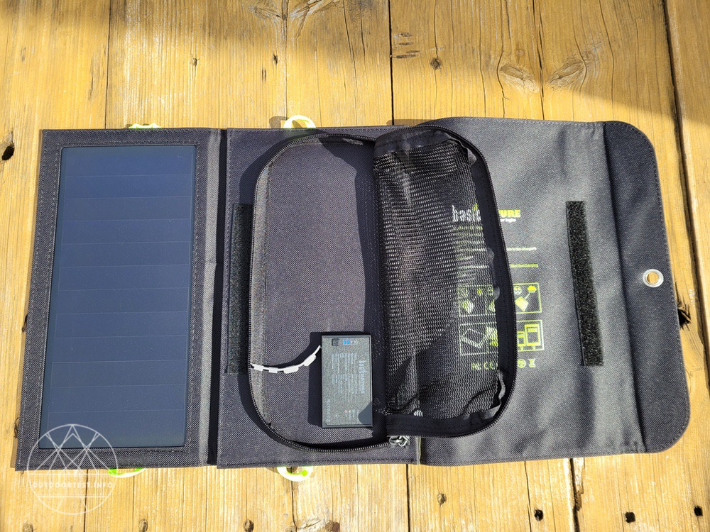 BasicNature Solar-Ladegerät 'Offroad' und Solar-Ladegerät 'Powerbank'