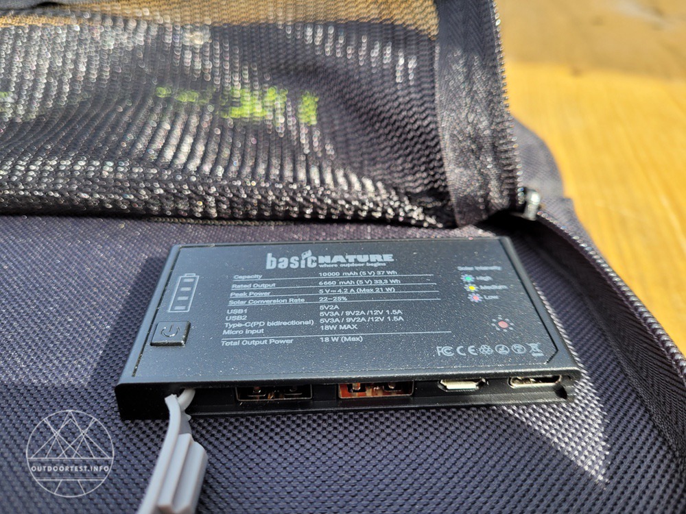 BasicNature Solar-Ladegerät 'Offroad' und Solar-Ladegerät 'Powerbank'