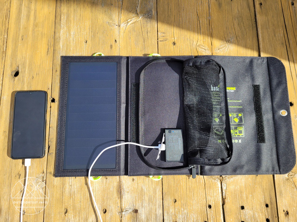 BasicNature Solar-Ladegerät 'Offroad' und Solar-Ladegerät 'Powerbank'
