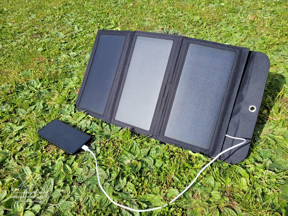 BasicNature Solar-Ladegerät 'Offroad' und Solar-Ladegerät 'Powerbank'