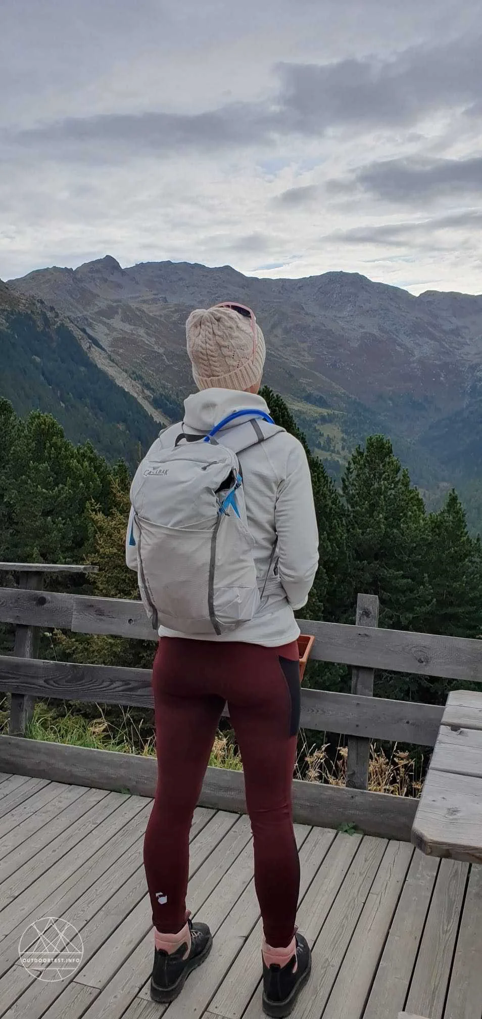 Camelbak Women's Rim Runner X20 Hydration Pack 20L with 2L Reservoir