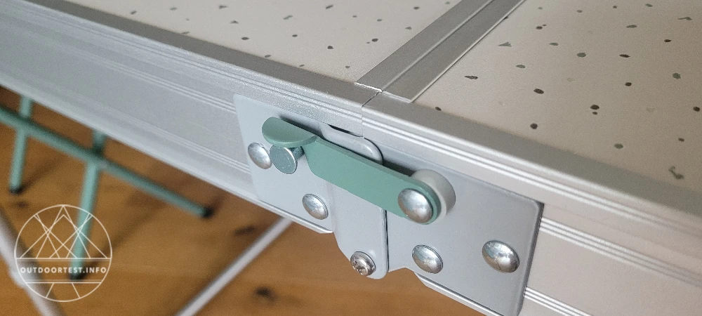 QUECHUA - Campingtisch klappbar mit 4 Hockern - 4‒6 Personen