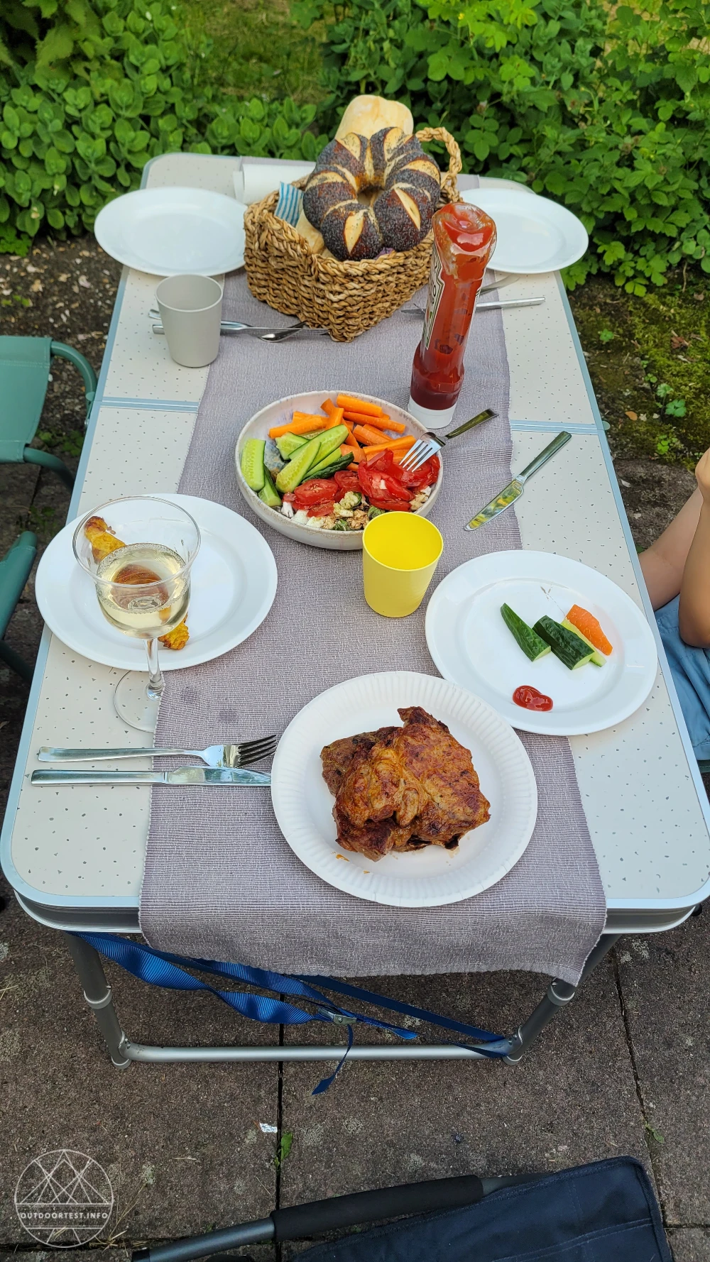 QUECHUA - Campingtisch klappbar mit 4 Hockern - 4‒6 Personen