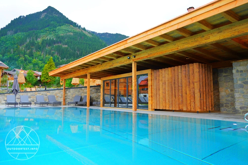 Zwischen Gipfelblick und Kaminfeuer: ein Wochenende im Alpzitt Chaletdorf