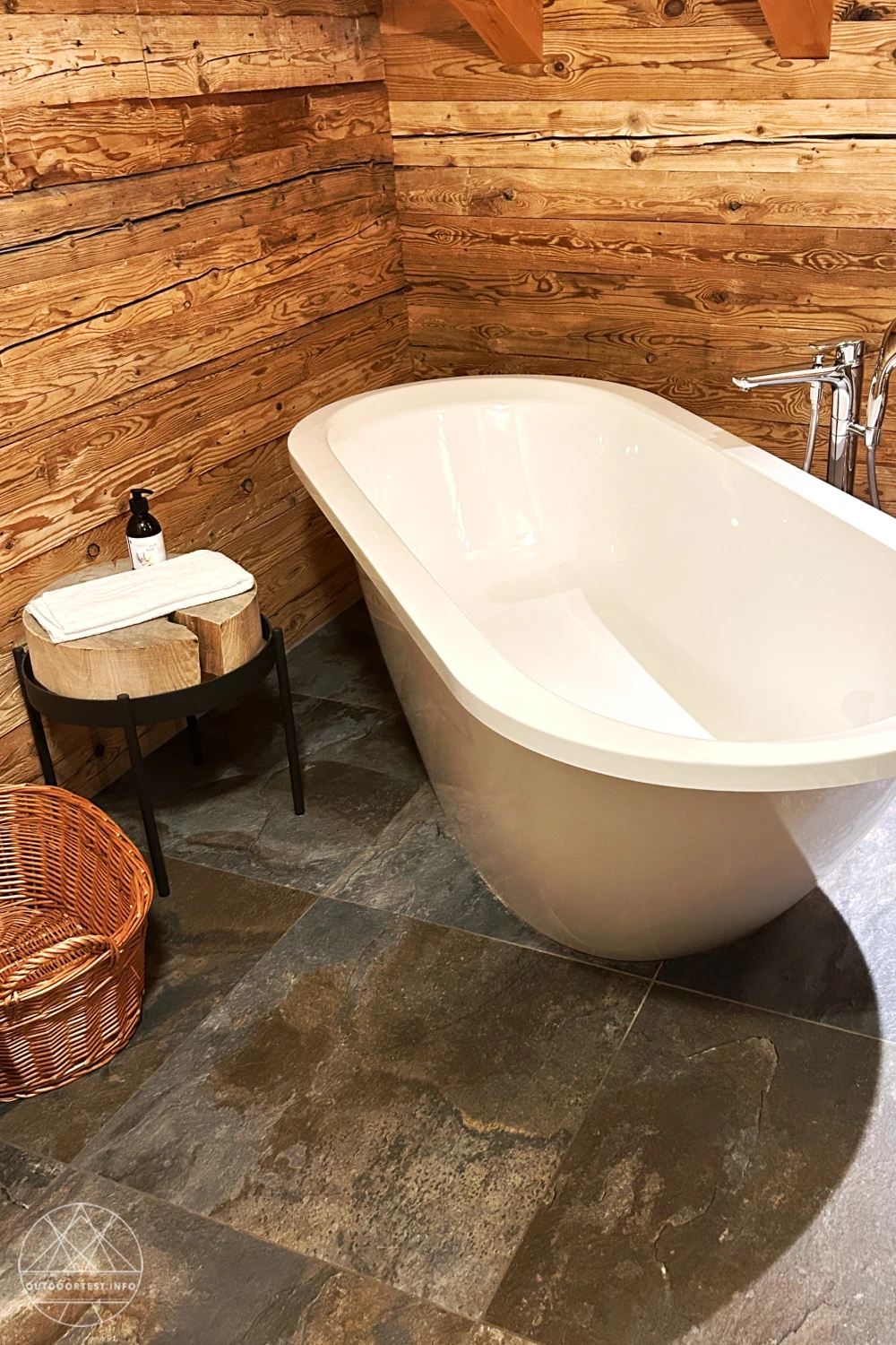 Zwischen Gipfelblick und Kaminfeuer: ein Wochenende im Alpzitt Chaletdorf