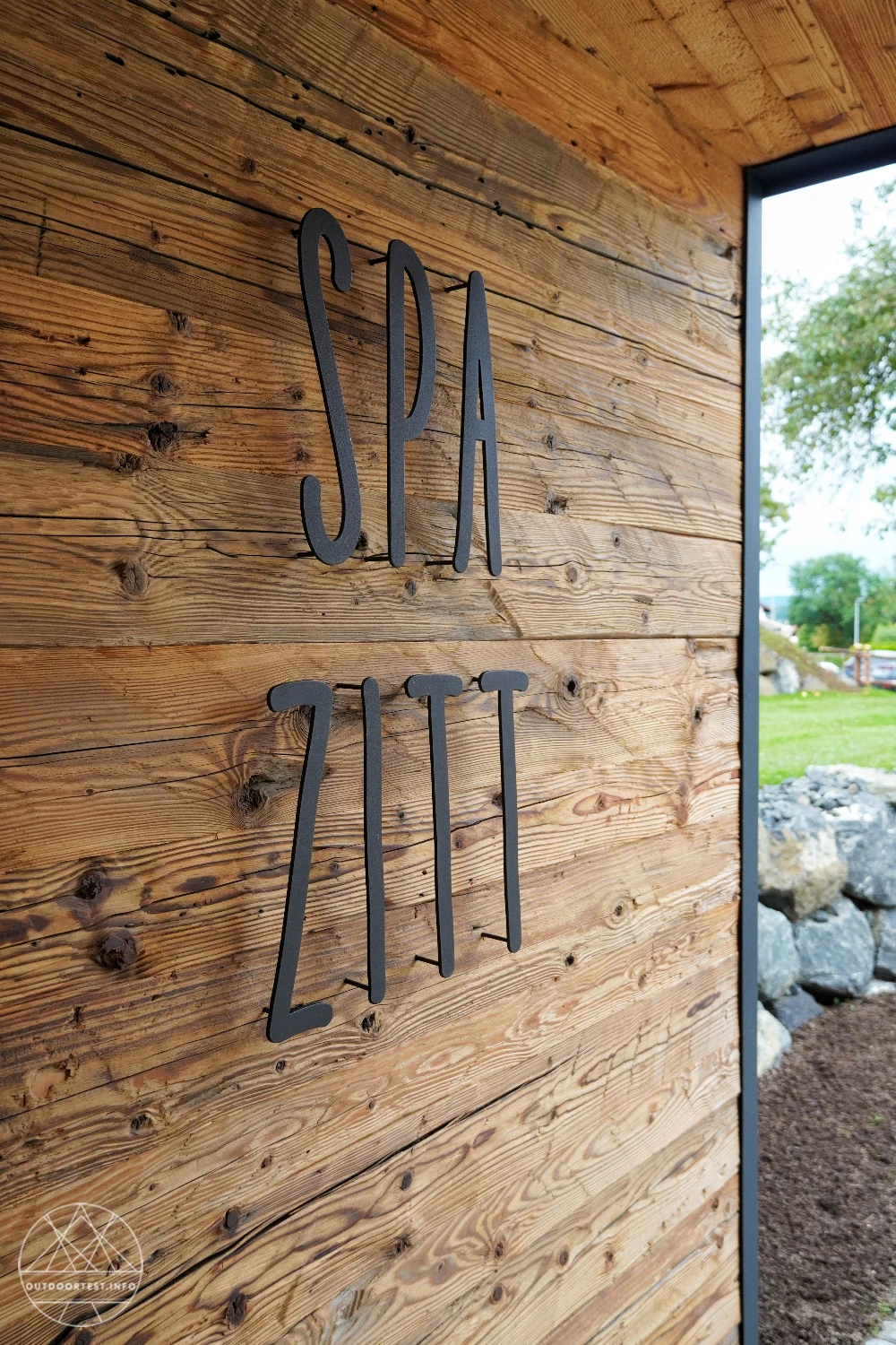 Zwischen Gipfelblick und Kaminfeuer: ein Wochenende im Alpzitt Chaletdorf