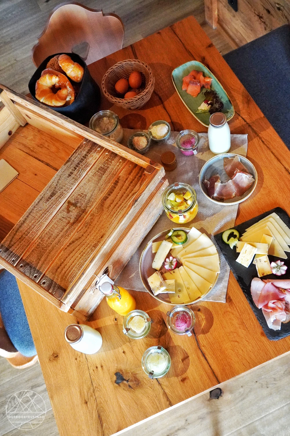 Zwischen Gipfelblick und Kaminfeuer: ein Wochenende im Alpzitt Chaletdorf