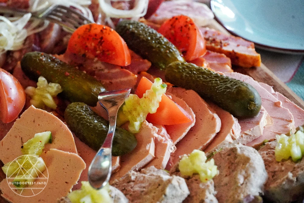 Zwischen Gipfelblick und Kaminfeuer: ein Wochenende im Alpzitt Chaletdorf