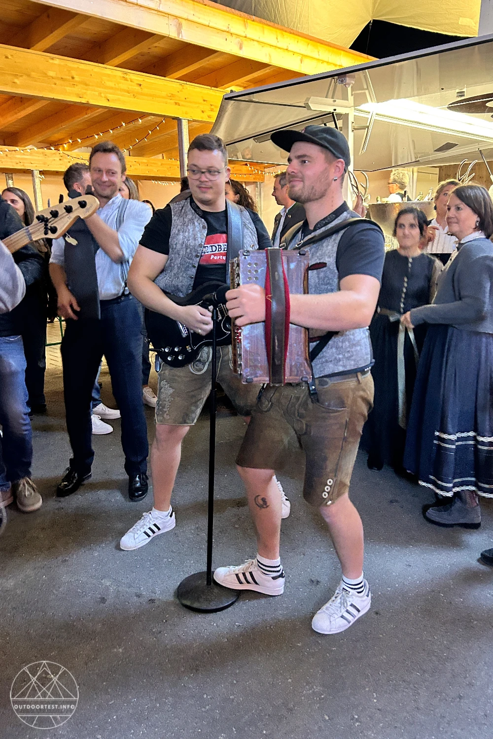 Zwischen Gipfelblick und Kaminfeuer: ein Wochenende im Alpzitt Chaletdorf