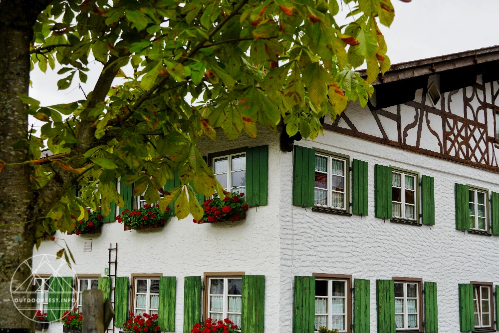 Zwischen Gipfelblick und Kaminfeuer: ein Wochenende im Alpzitt Chaletdorf