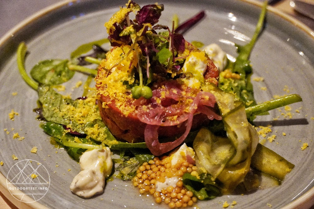 Zwischen Gipfelblick und Kaminfeuer: ein Wochenende im Alpzitt Chaletdorf