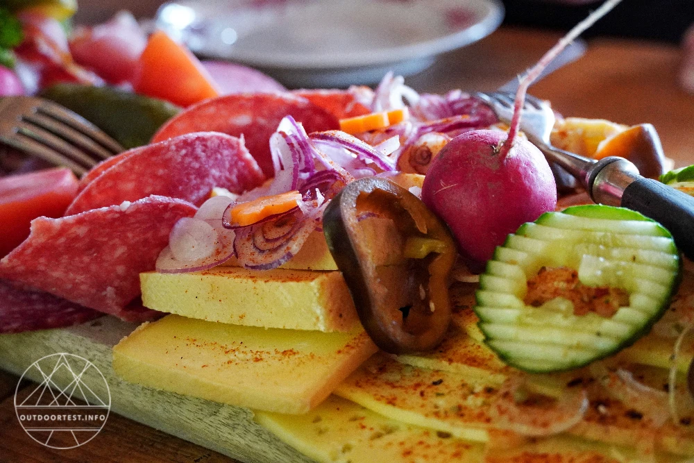 Zwischen Gipfelblick und Kaminfeuer: ein Wochenende im Alpzitt Chaletdorf