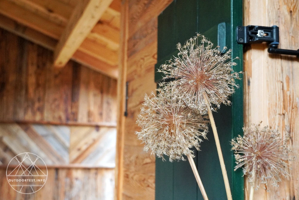 Zwischen Gipfelblick und Kaminfeuer: ein Wochenende im Alpzitt Chaletdorf