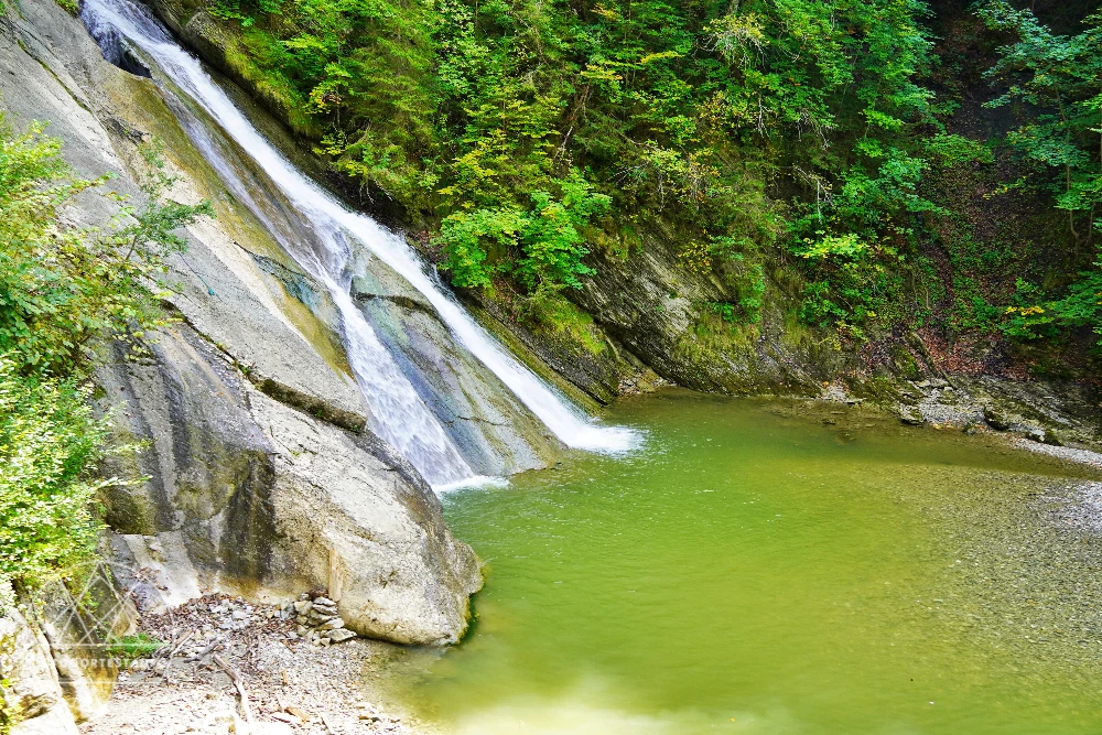 Zwischen Gipfelblick und Kaminfeuer: ein Wochenende im Alpzitt Chaletdorf