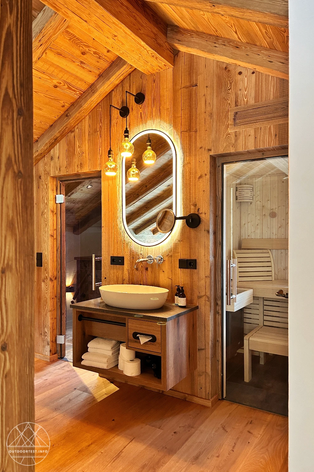 Zwischen Gipfelblick und Kaminfeuer: ein Wochenende im Alpzitt Chaletdorf