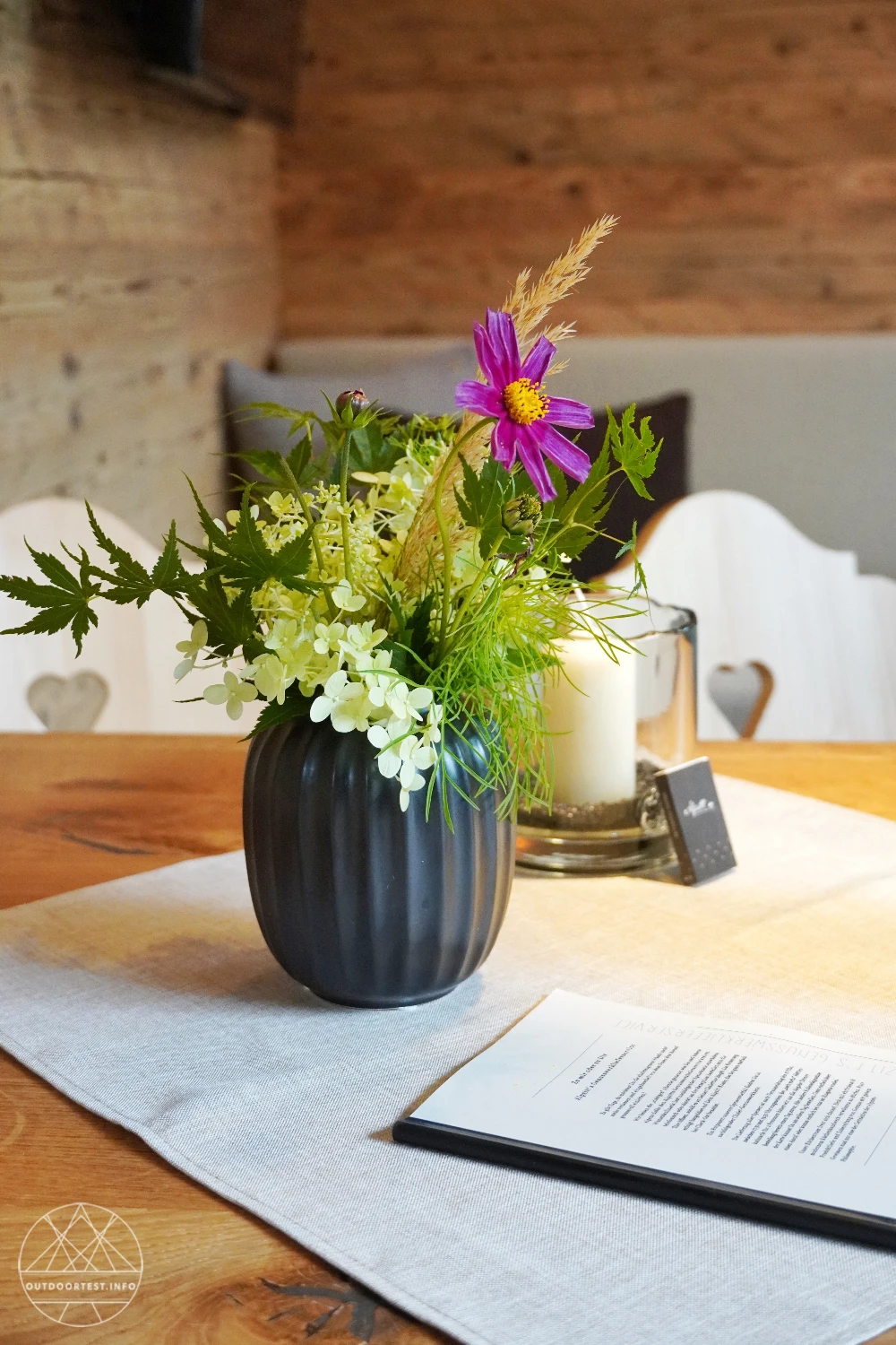 Zwischen Gipfelblick und Kaminfeuer: ein Wochenende im Alpzitt Chaletdorf