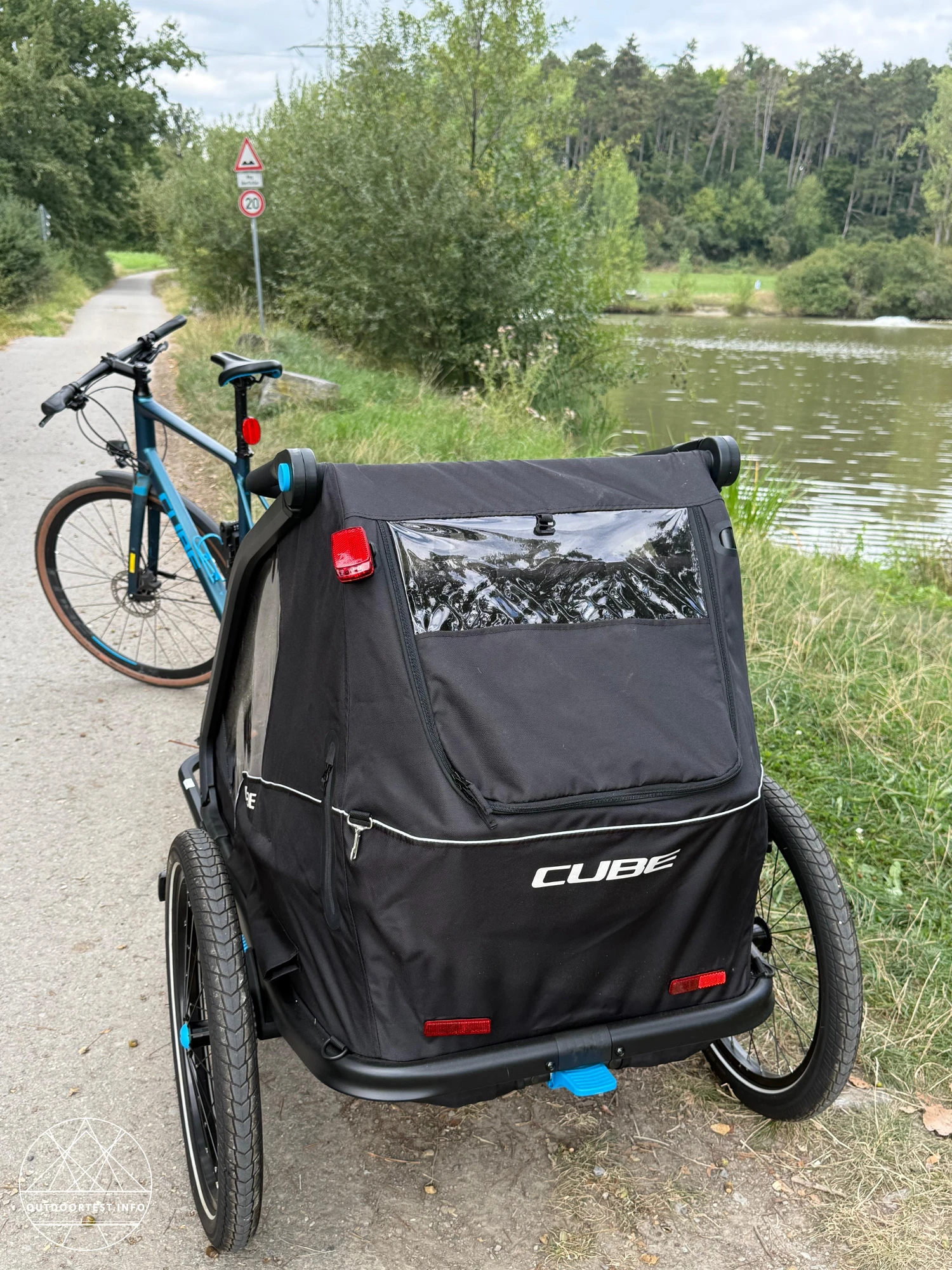 CUBE Kinder Fahrradanhänger Double CMPT mit Jogger Kit und Babyschale