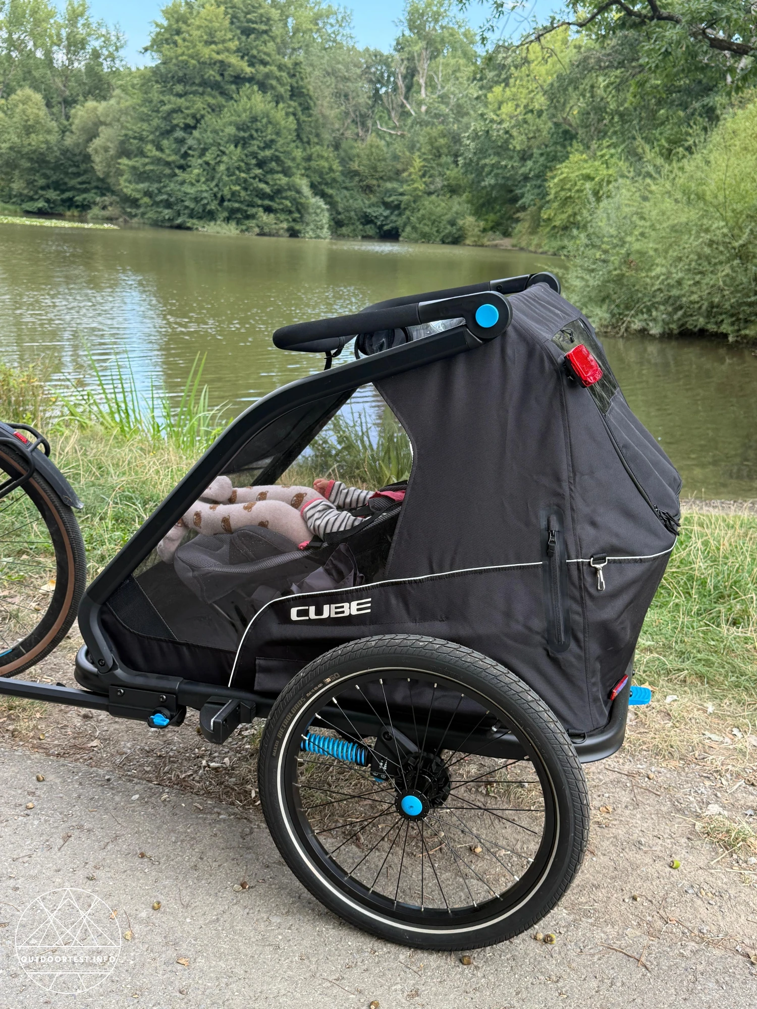 CUBE Kinder Fahrradanhänger Double CMPT mit Jogger Kit und Babyschale