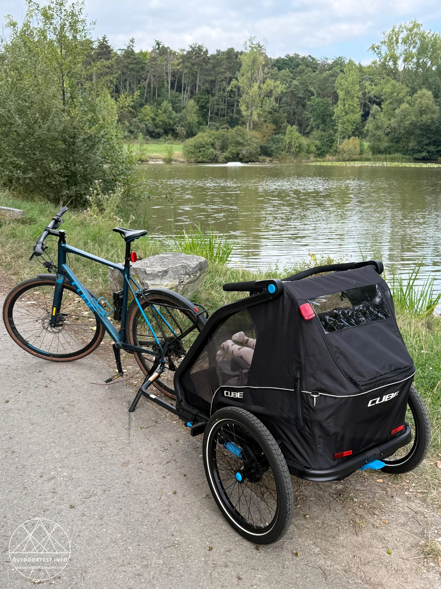 CUBE Kinder Fahrradanhänger Double CMPT mit Jogger Kit und Babyschale