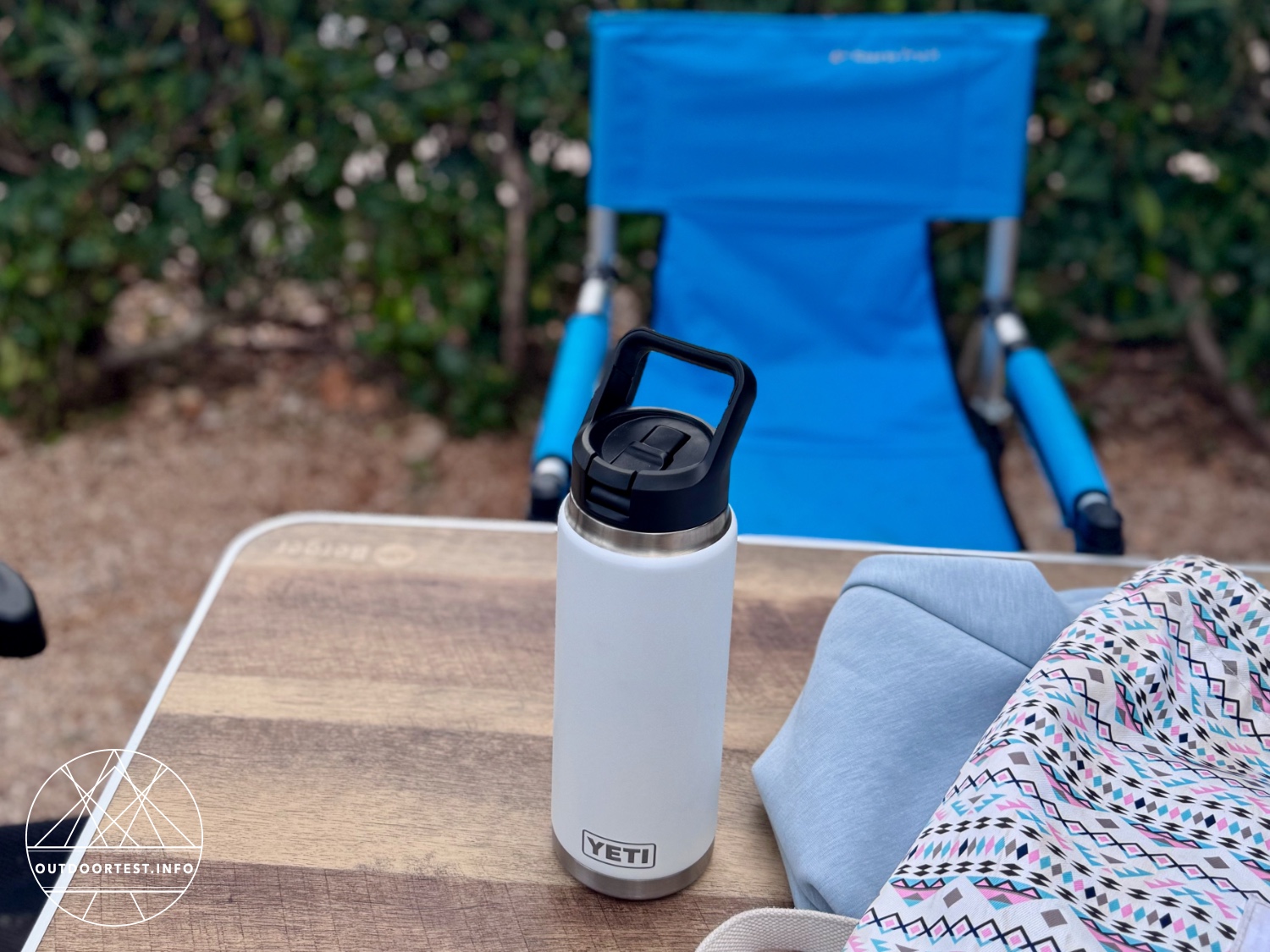 YETI - Rambler 26 oz Flasche mit Trinkhalmdeckel