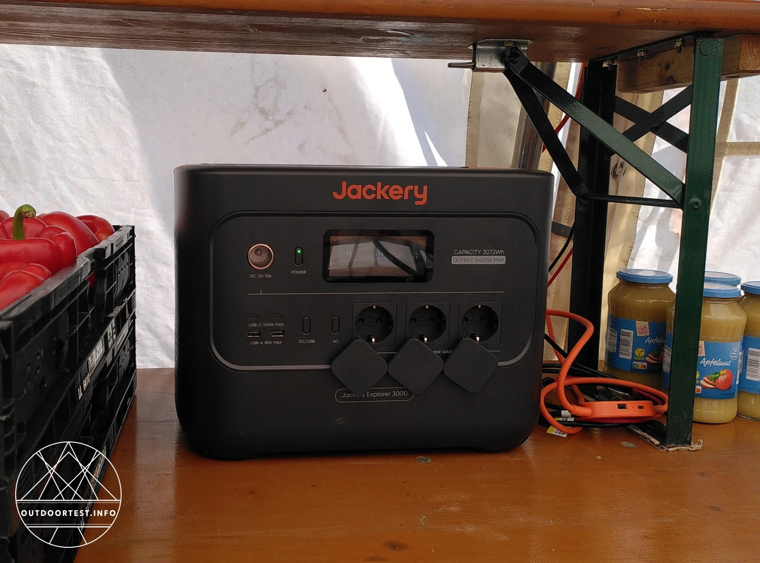 Jackery Explorer 3000 v2 mit SolarSaga 200W