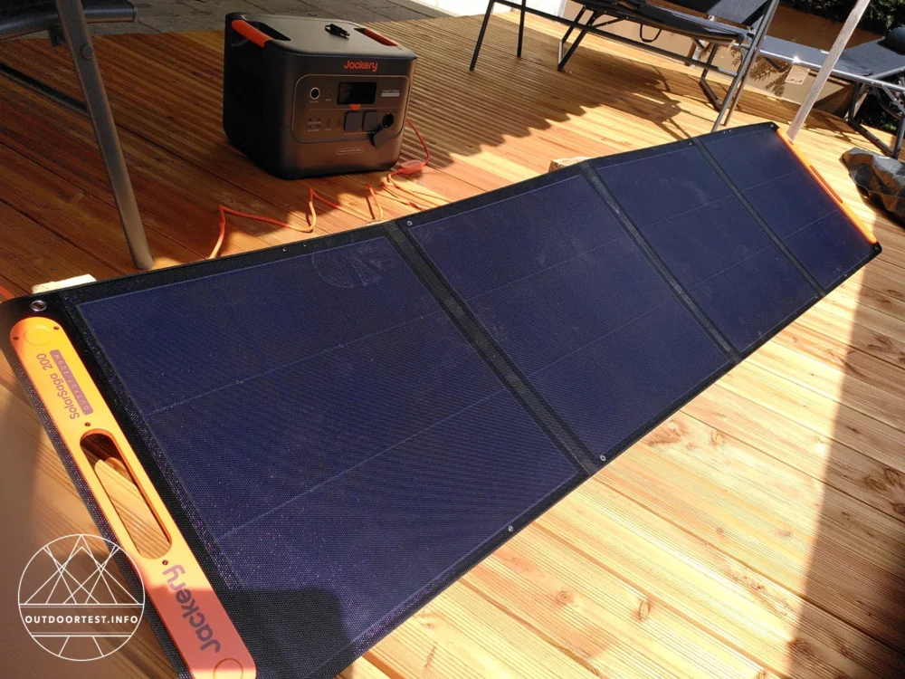 Jackery Explorer 3000 v2 mit SolarSaga 200W