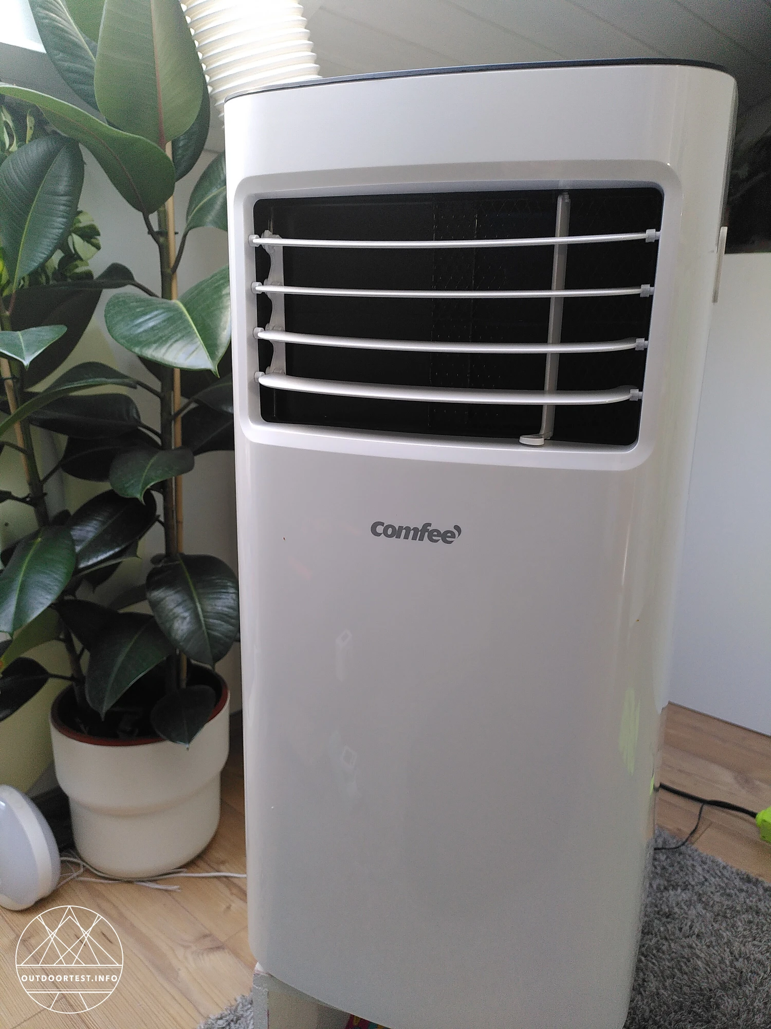 Jackery Explorer 3000 v2 mit SolarSaga 200W