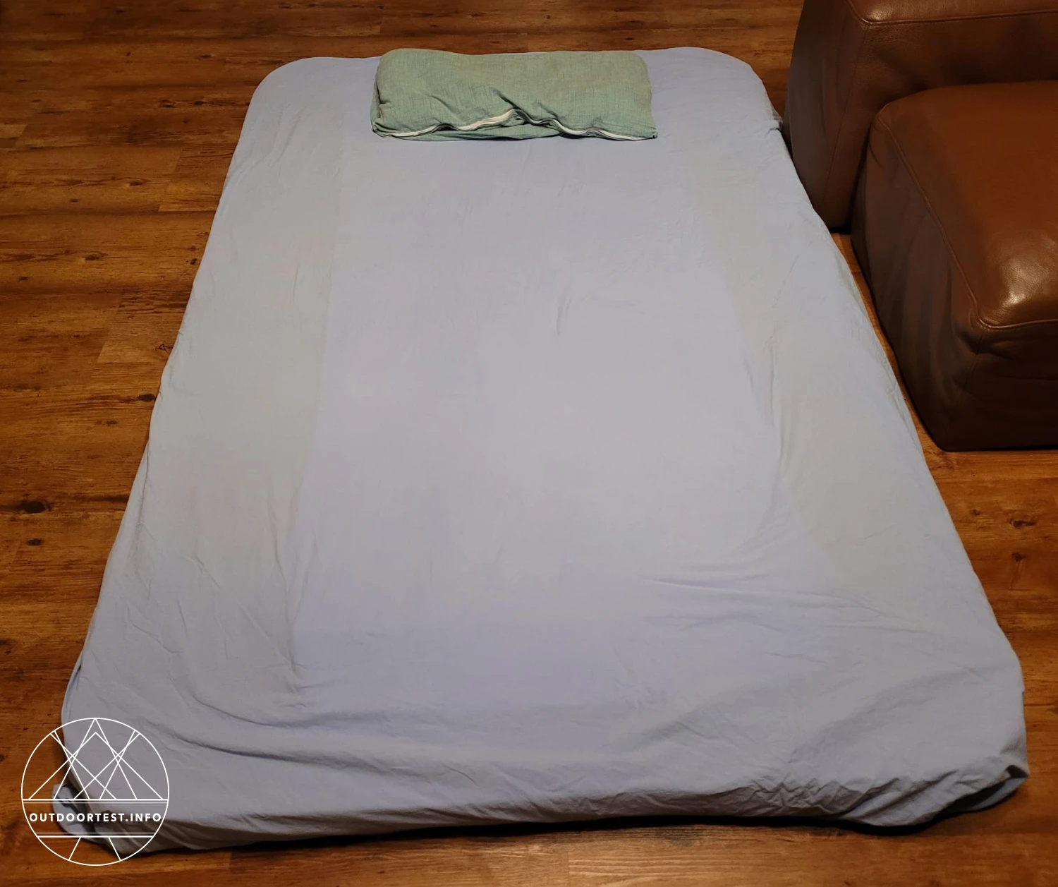 Decathlon - Selbstaufblasende Luftmatratze Ultimate Comfort Doppelt 136 cm